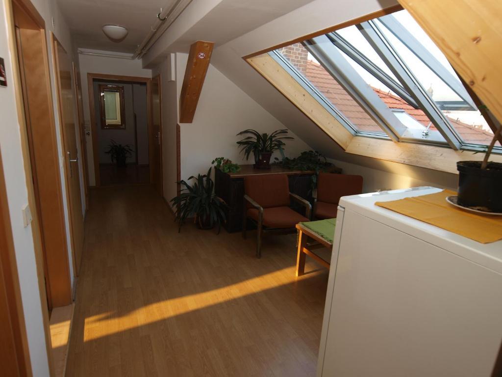 Church Pension Praha - Husuv Dum Prague Room photo