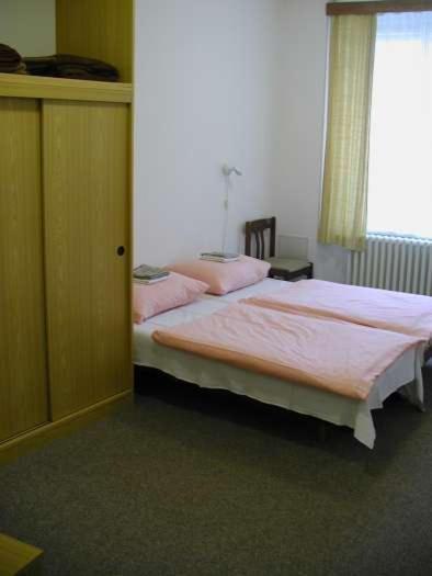 Church Pension Praha - Husuv Dum Prague Room photo